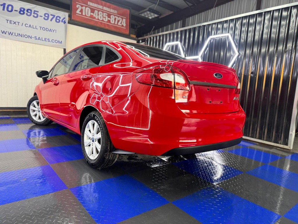 2013 Ford Fiesta Image 23