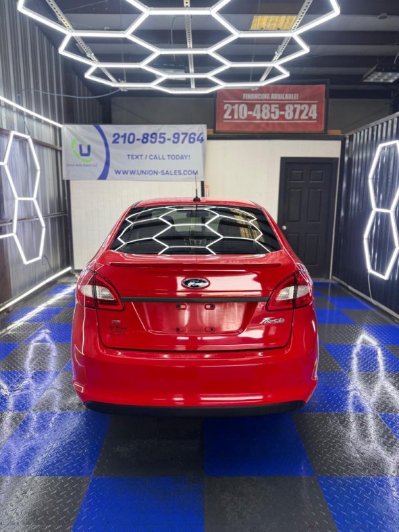 2013 Ford Fiesta Image 28