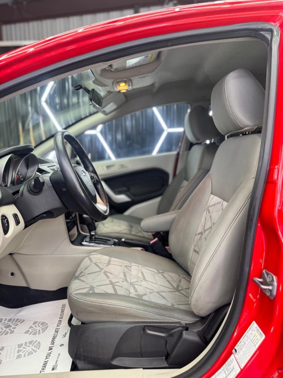 2013 Ford Fiesta Image 30