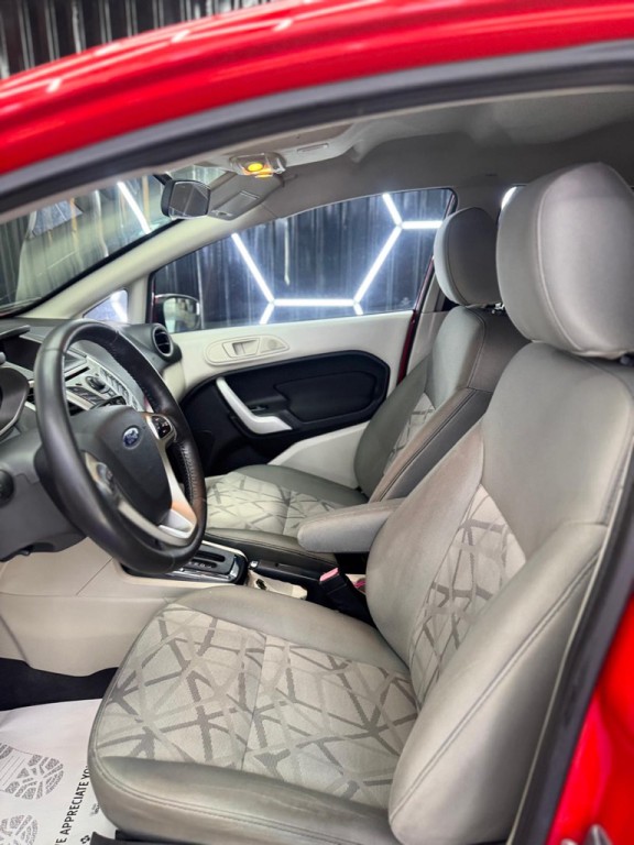 2013 Ford Fiesta Image 31