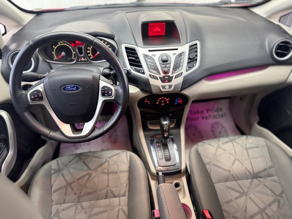 2013 Ford Fiesta Image 32
