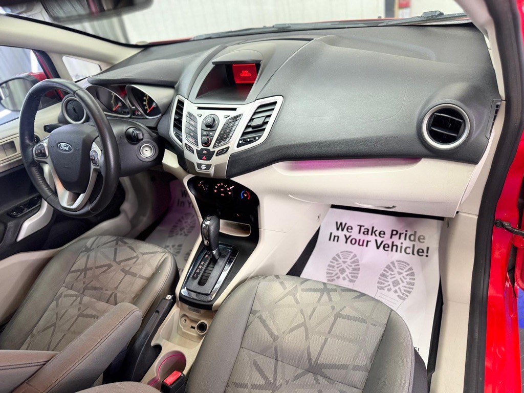 2013 Ford Fiesta Image 36