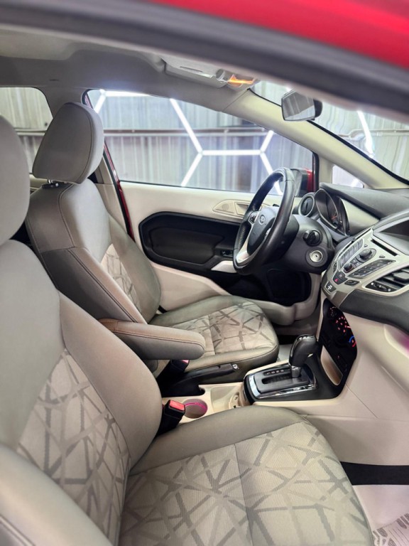 2013 Ford Fiesta Image 38