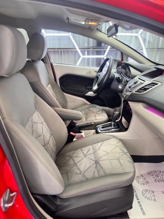 2013 Ford Fiesta Image 40