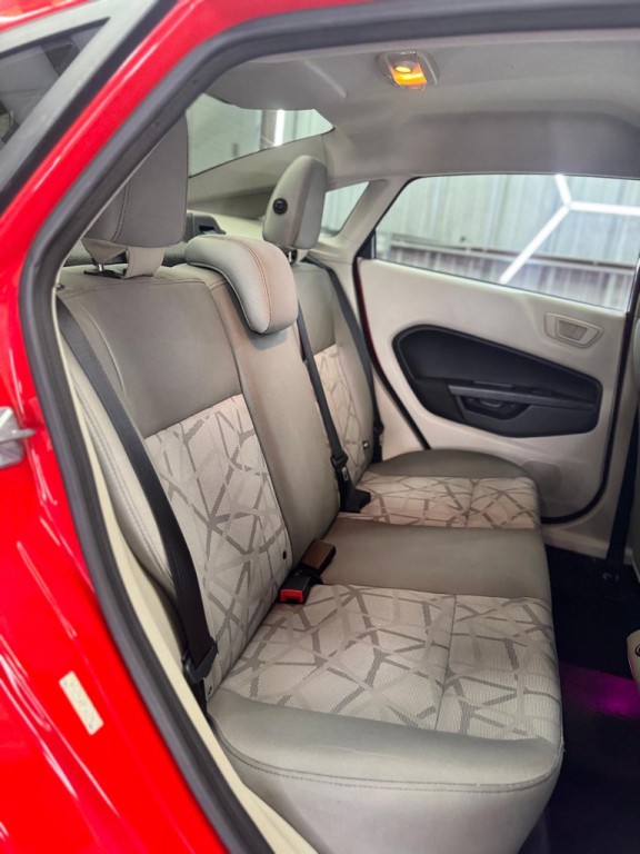 2013 Ford Fiesta Image 41