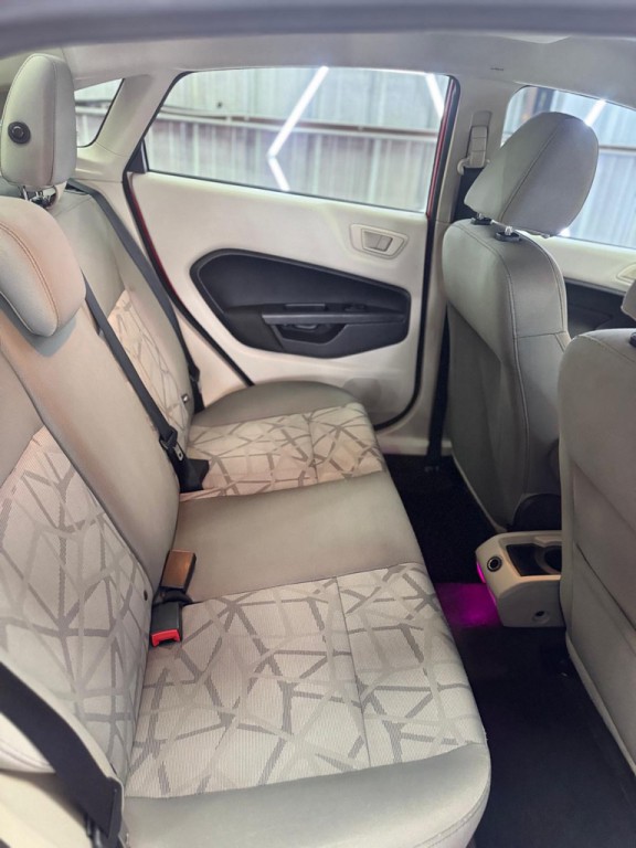 2013 Ford Fiesta Image 42