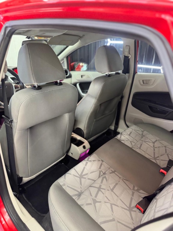 2013 Ford Fiesta Image 43