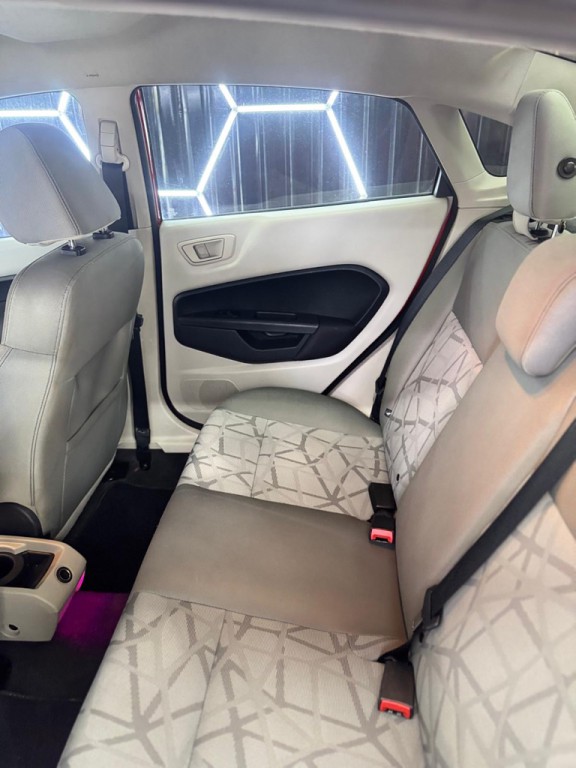 2013 Ford Fiesta Image 44