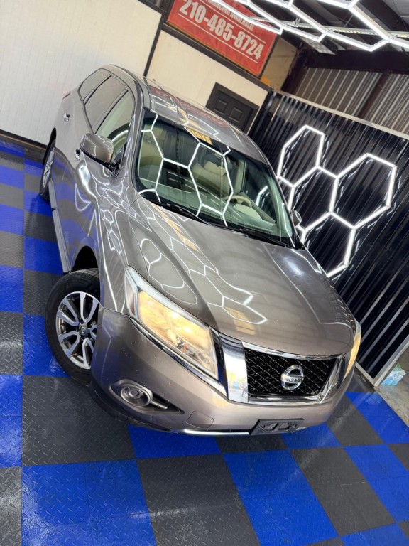 2013 Nissan Pathfinder Image 1