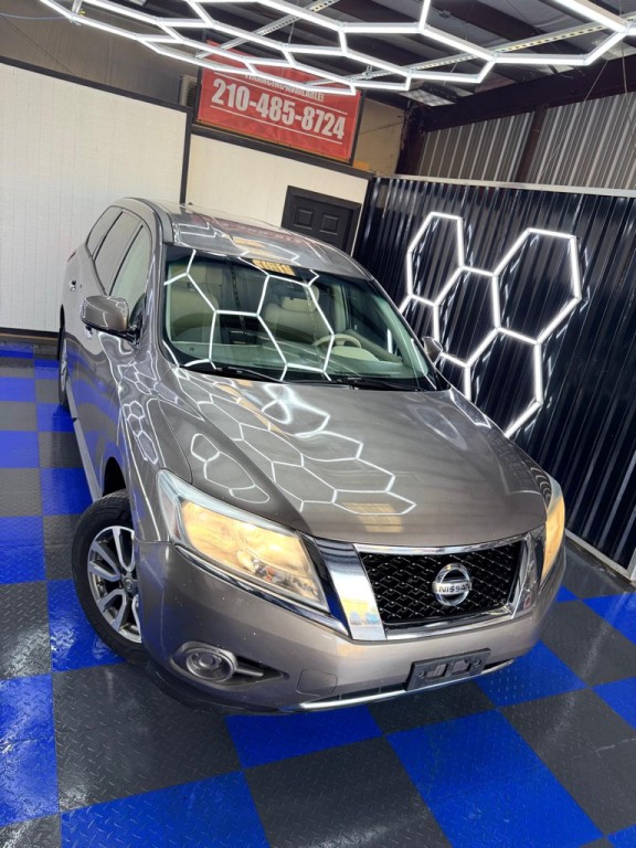 2013 Nissan Pathfinder Image 2