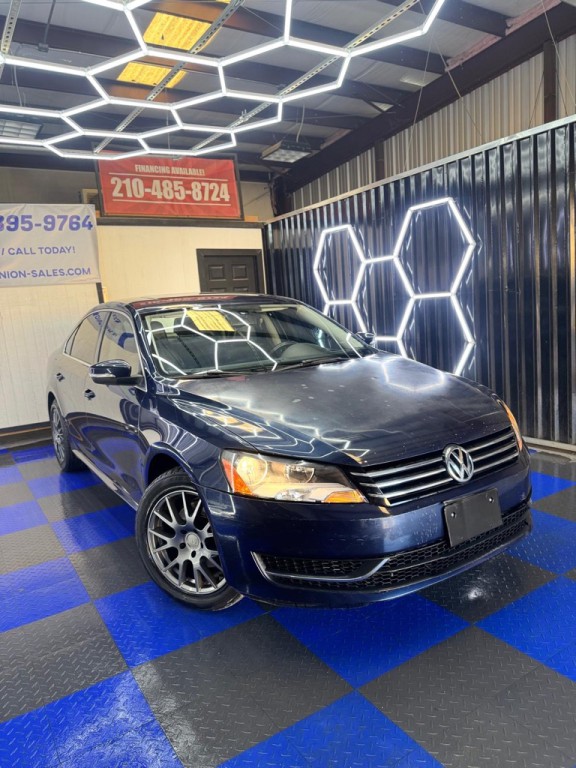 2013 Volkswagen Passat Image 2