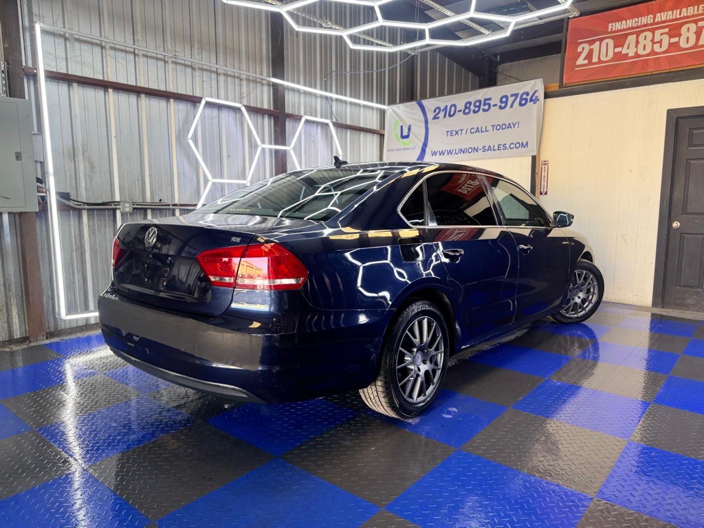 2013 Volkswagen Passat Image 12