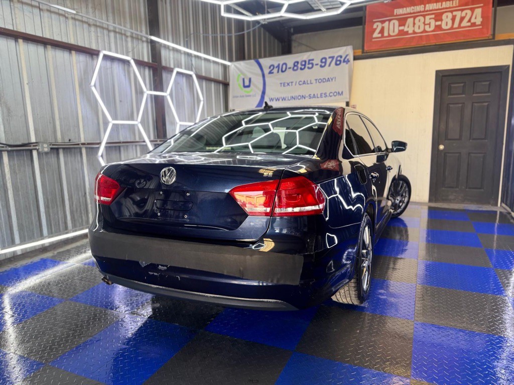 2013 Volkswagen Passat Image 14