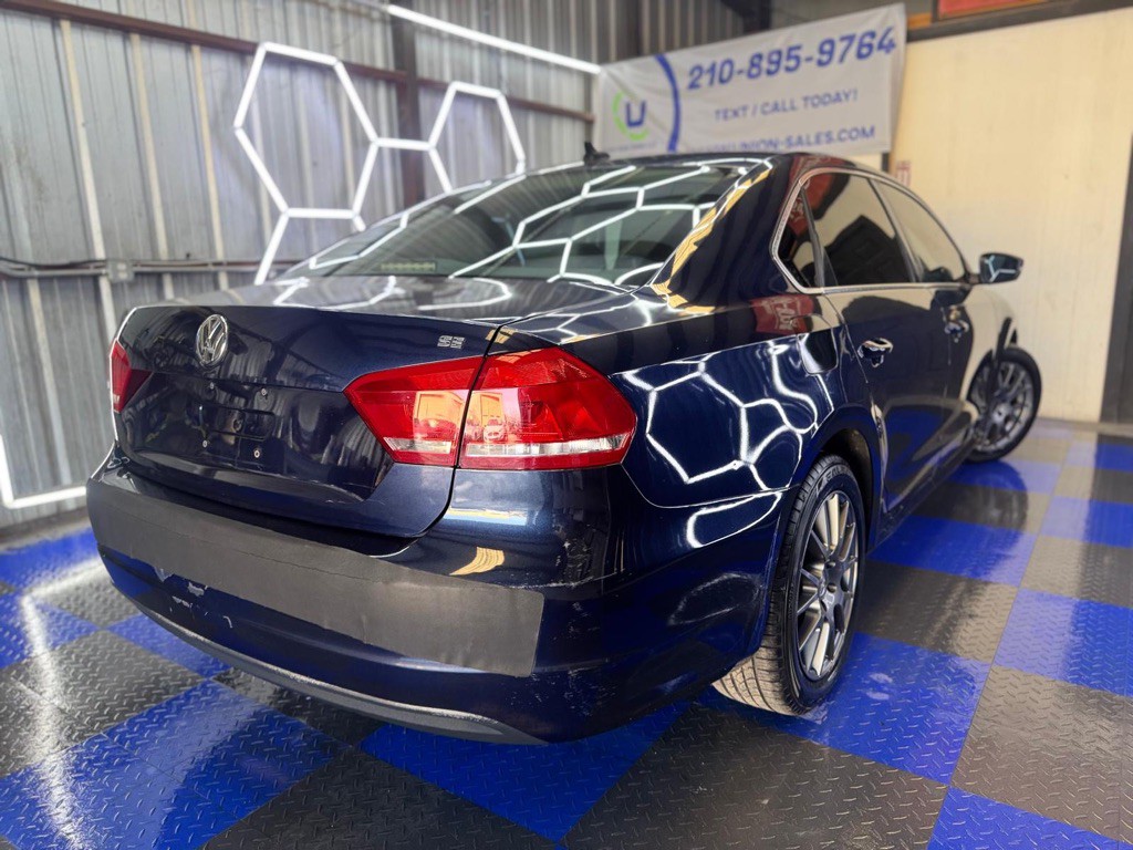2013 Volkswagen Passat Image 16