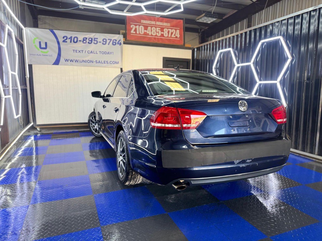 2013 Volkswagen Passat Image 17