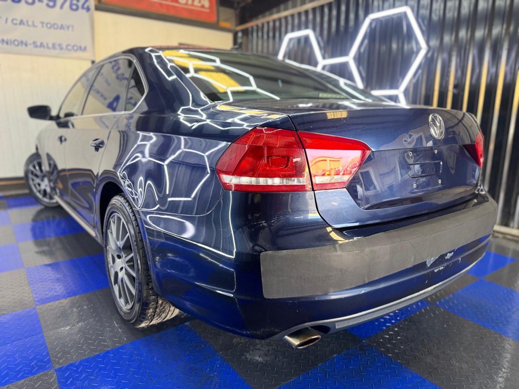 2013 Volkswagen Passat Image 18