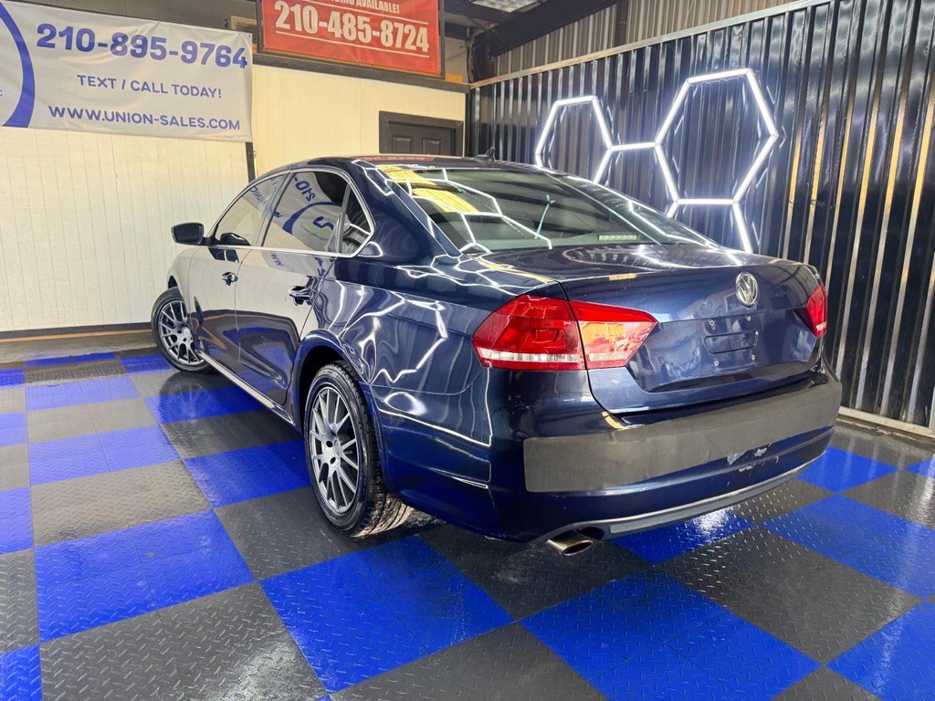 2013 Volkswagen Passat Image 19