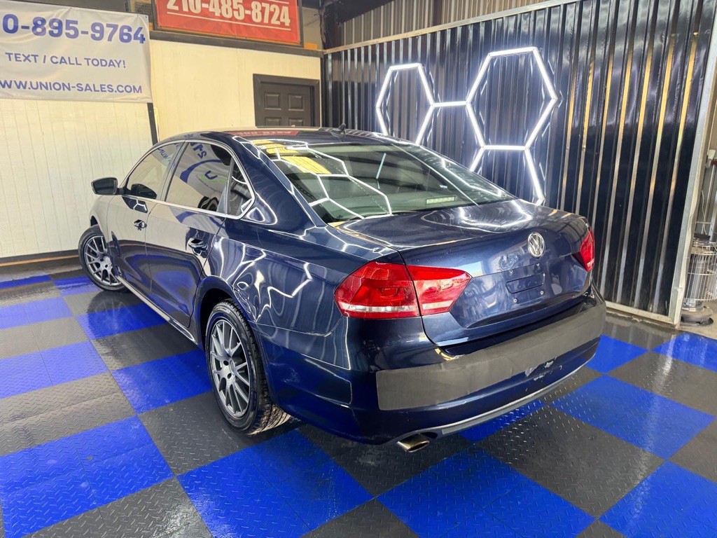 2013 Volkswagen Passat Image 21