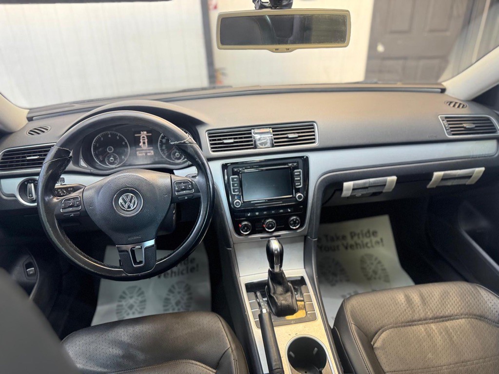 2013 Volkswagen Passat Image 24