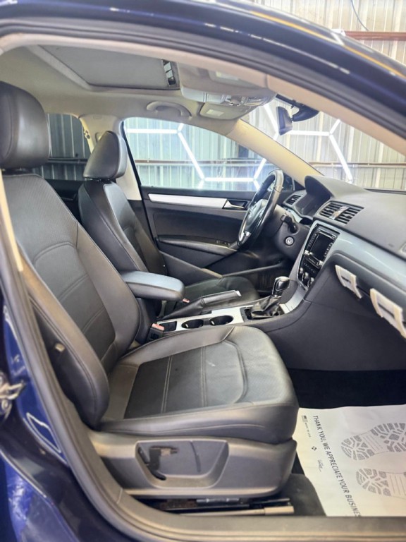 2013 Volkswagen Passat Image 25