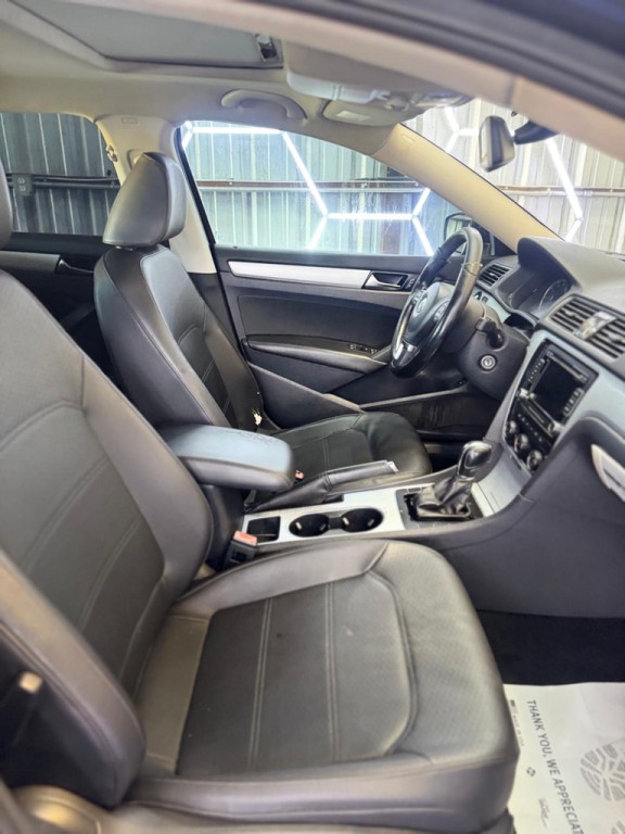 2013 Volkswagen Passat Image 27