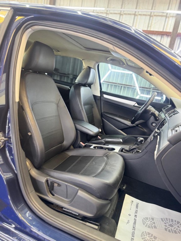 2013 Volkswagen Passat Image 28