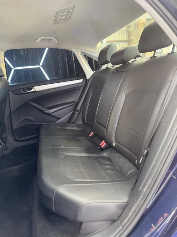 2013 Volkswagen Passat Image 31