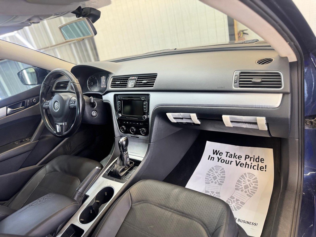 2013 Volkswagen Passat Image 33