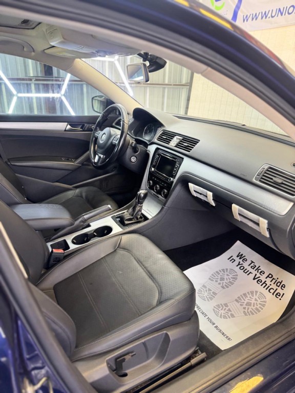 2013 Volkswagen Passat Image 34