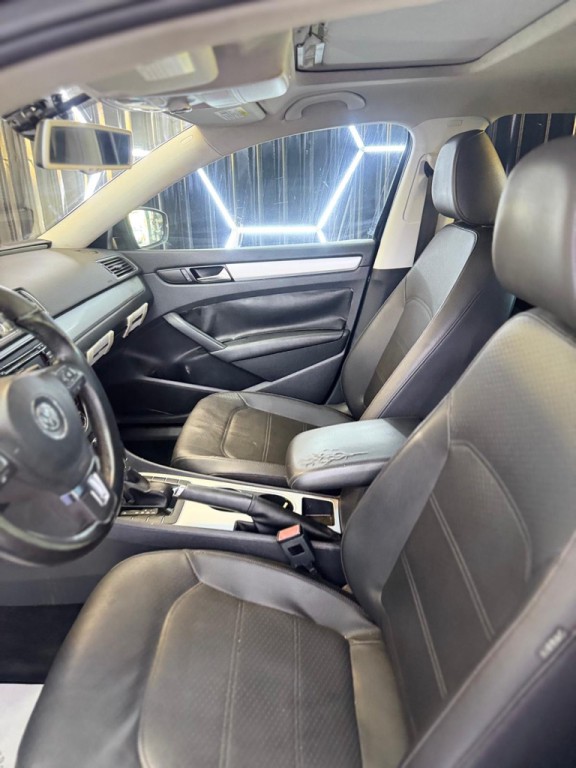 2013 Volkswagen Passat Image 35