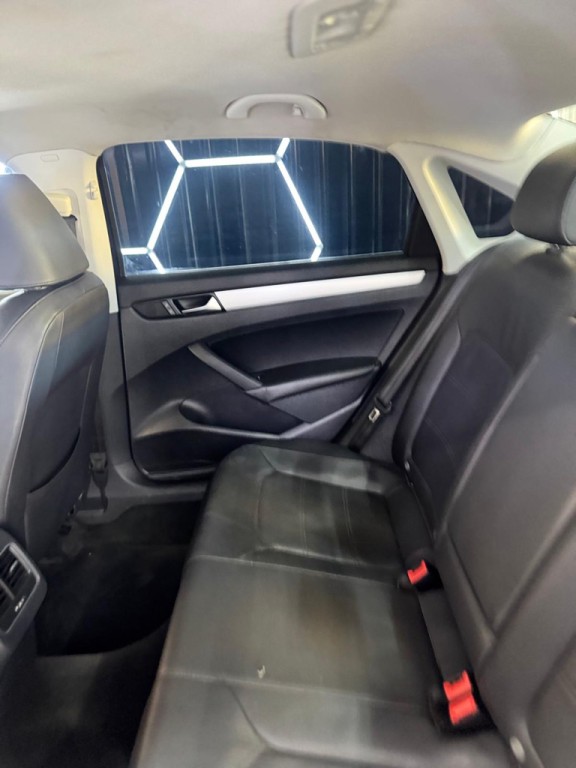 2013 Volkswagen Passat Image 37