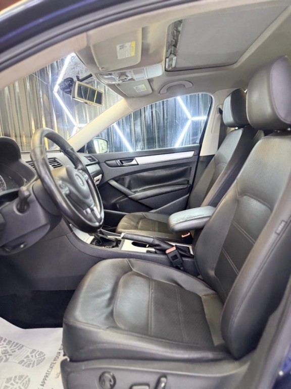 2013 Volkswagen Passat Image 38