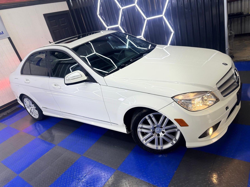 2009 Mercedes-Benz C-Class Image 3