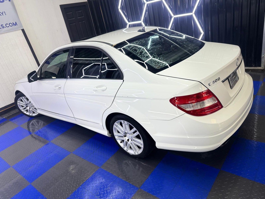 2009 Mercedes-Benz C-Class Image 14