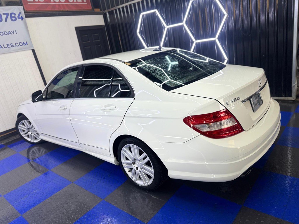 2009 Mercedes-Benz C-Class Image 15