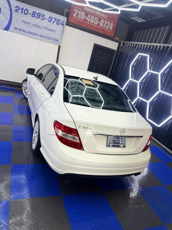 2009 Mercedes-Benz C-Class Image 17