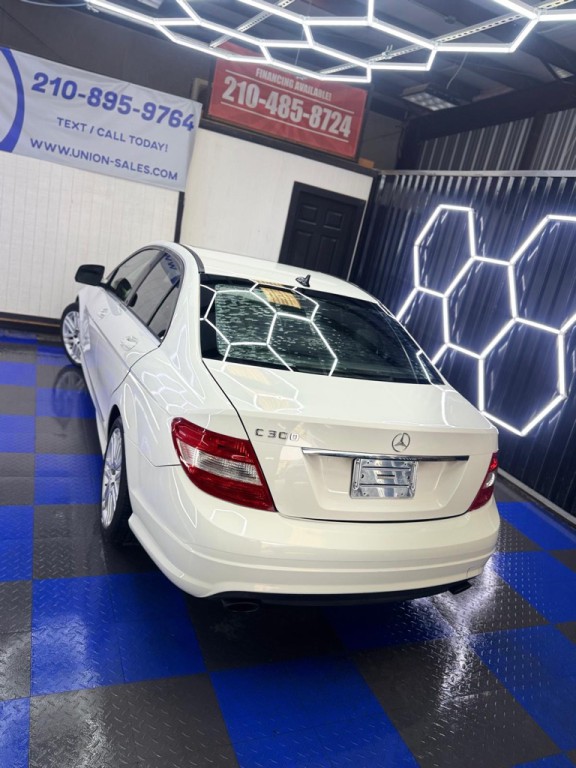 2009 Mercedes-Benz C-Class Image 18