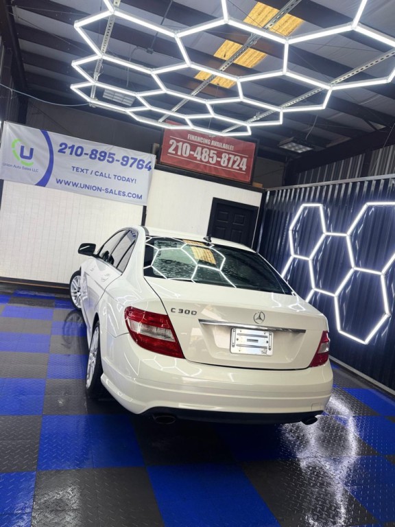 2009 Mercedes-Benz C-Class Image 19
