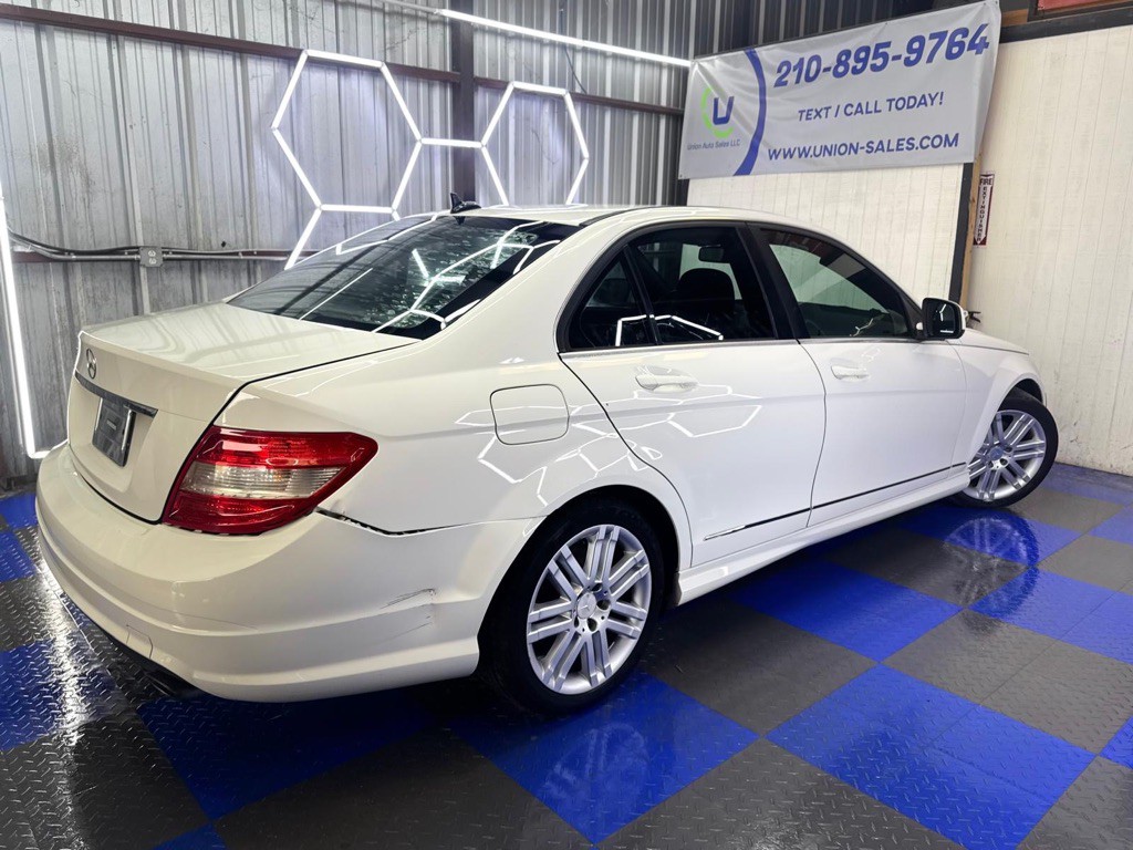 2009 Mercedes-Benz C-Class Image 24