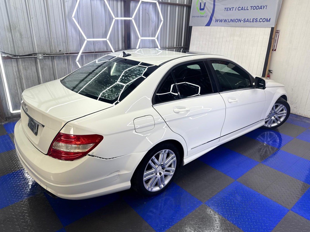 2009 Mercedes-Benz C-Class Image 25