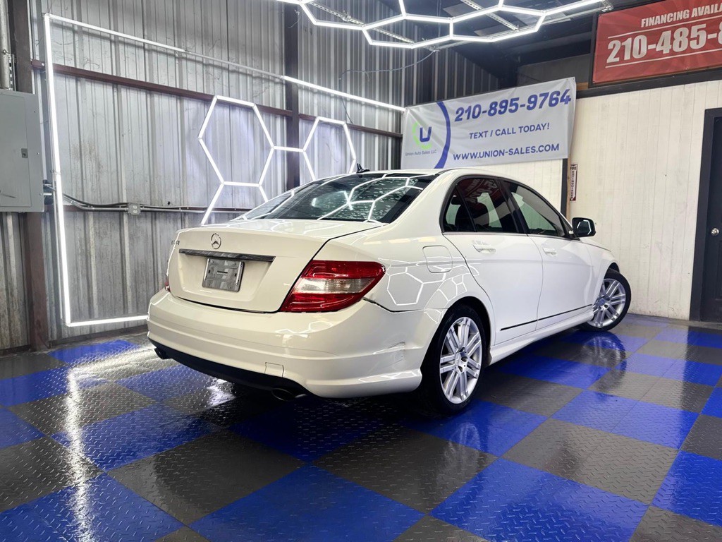 2009 Mercedes-Benz C-Class Image 26