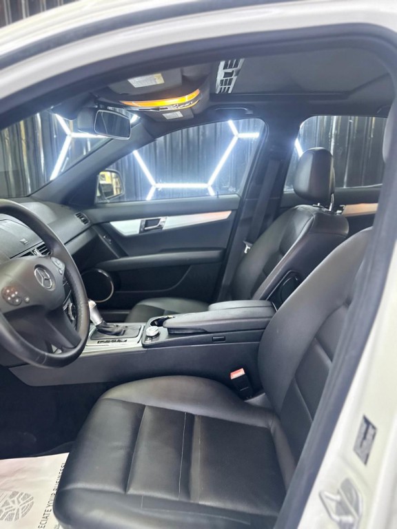 2009 Mercedes-Benz C-Class Image 28