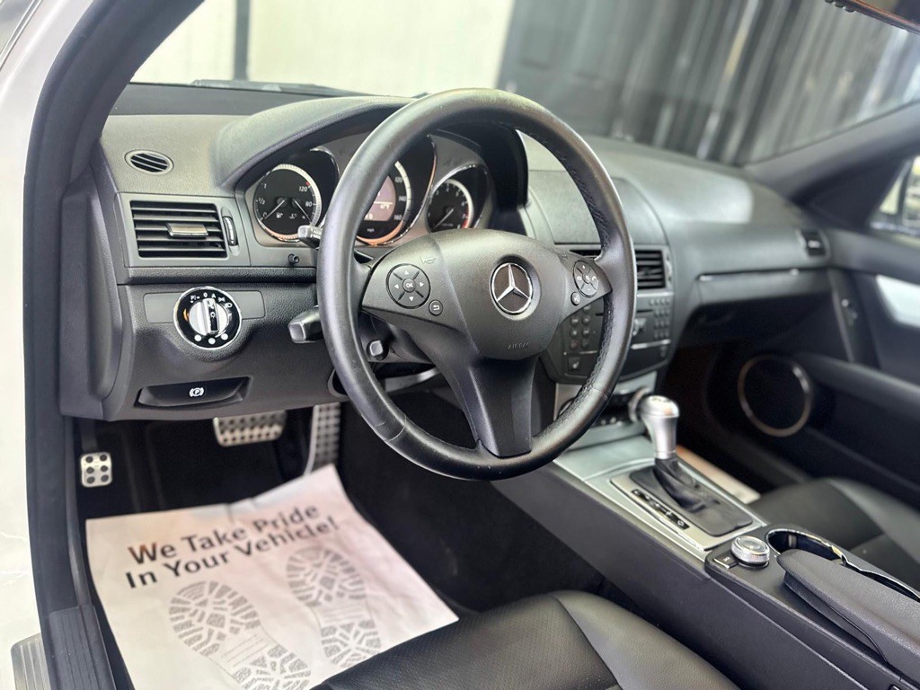 2009 Mercedes-Benz C-Class Image 30