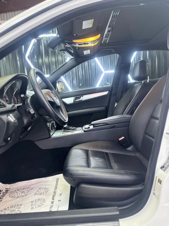 2009 Mercedes-Benz C-Class Image 31