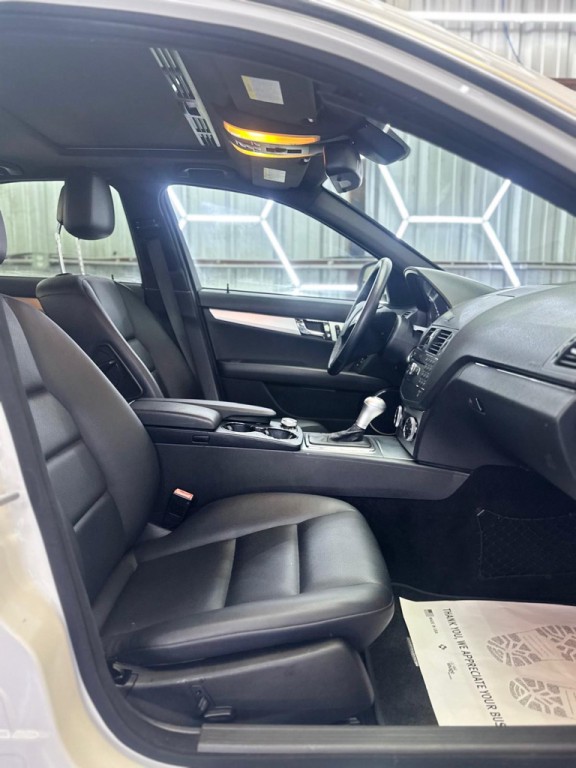 2009 Mercedes-Benz C-Class Image 33