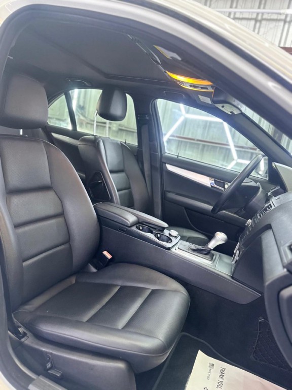 2009 Mercedes-Benz C-Class Image 36