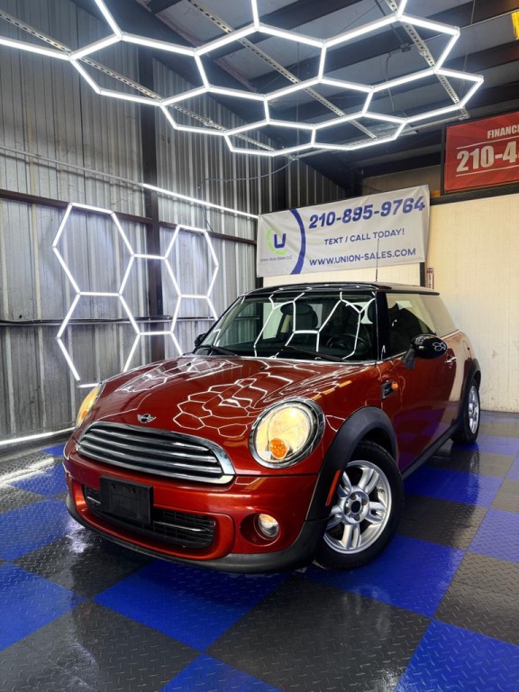 2011 MINI Cooper Image 2