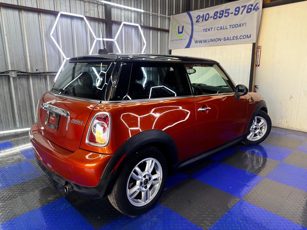2011 MINI Cooper Image 12