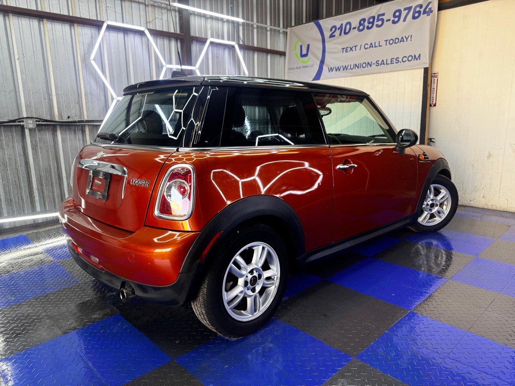 2011 MINI Cooper Image 13