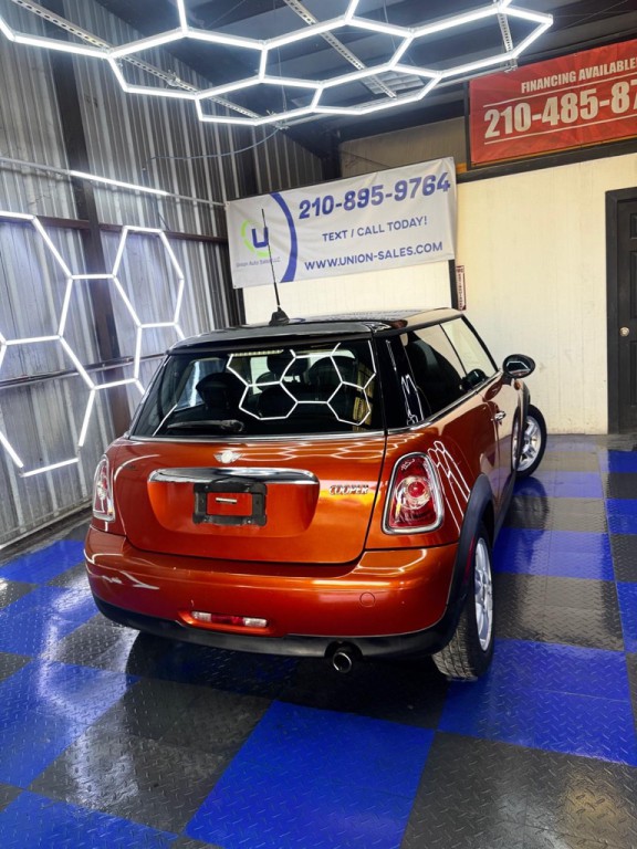 2011 MINI Cooper Image 14